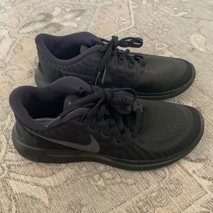 Nike sneakers EUC 8.5 women’s